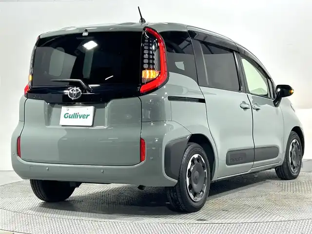 トヨタ シエンタ Z 大阪府 2023(令5)年 1.8万km アーバンカーキ 純正8incDオーディオナビ バックカメラ レーダークルコン 衝突軽減ブレーキ レーンアシスト オートハイビーム ブラインドSM 両側パワースライドドア クリアランスソナー 前後ドライブレコーダー ETC2.0