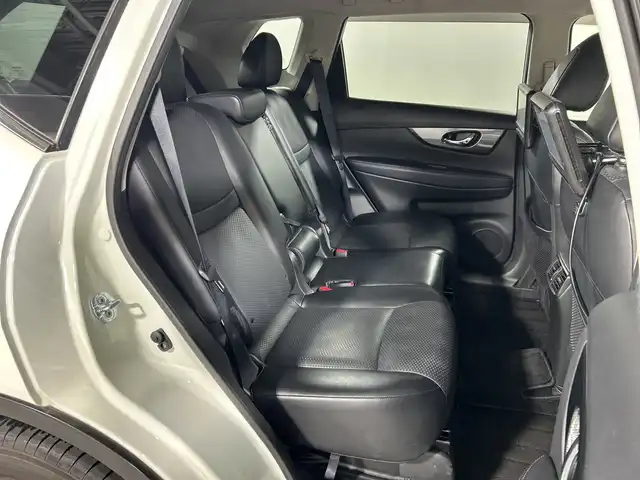 日産 エクストレイル 20X エマージェンシーブレーキ 神奈川県 2016(平28)年 5.4万km ブリリアントホワイトパール 社外9型SDナビゲーション【CN-F1DVD】/フルセグ　Bluetooth　SD　CD DVD　USB　iPod/バックカメラ/車線逸脱警報/エマージェンシープレーキ/進入禁止機能/前後ソナー/アイドリングストップ/ブラックセルクロス/フレーザークロスパートナー防水シート/前席シートヒーター/革巻きステアリング/ステアリングスイッチ/純正ビルトインＥＴＣ/社外前方ドライブレコーダー/社外GPSレーダー/ＥＣＯ/プッシュスタート/インテリジェントキー/LEDヘッドランプ/オートライト/純正17インチアルミホイール/純正リアスポイラー/スペアキー2本