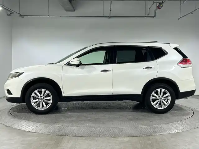 日産 エクストレイル 20X エマージェンシーブレーキ 神奈川県 2016(平28)年 5.4万km ブリリアントホワイトパール 社外9型SDナビゲーション【CN-F1DVD】/フルセグ　Bluetooth　SD　CD DVD　USB　iPod/バックカメラ/車線逸脱警報/エマージェンシープレーキ/進入禁止機能/前後ソナー/アイドリングストップ/ブラックセルクロス/フレーザークロスパートナー防水シート/前席シートヒーター/革巻きステアリング/ステアリングスイッチ/純正ビルトインＥＴＣ/社外前方ドライブレコーダー/社外GPSレーダー/ＥＣＯ/プッシュスタート/インテリジェントキー/LEDヘッドランプ/オートライト/純正17インチアルミホイール/純正リアスポイラー/スペアキー2本