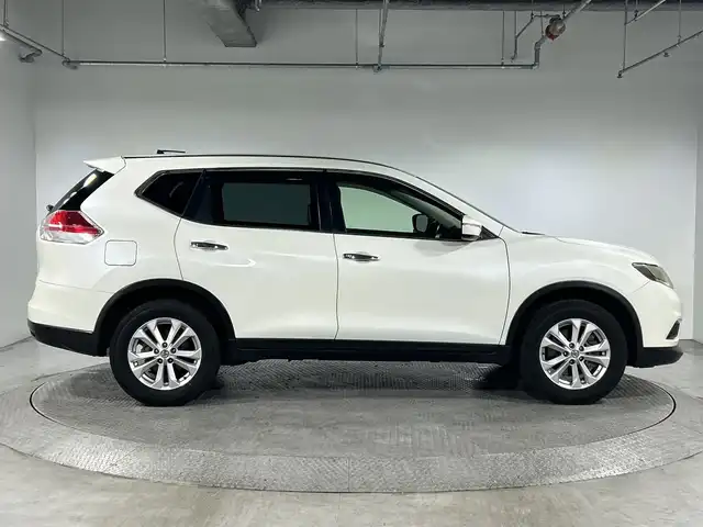 日産 エクストレイル 20X エマージェンシーブレーキ 神奈川県 2016(平28)年 5.4万km ブリリアントホワイトパール 社外9型SDナビゲーション【CN-F1DVD】/フルセグ　Bluetooth　SD　CD DVD　USB　iPod/バックカメラ/車線逸脱警報/エマージェンシープレーキ/進入禁止機能/前後ソナー/アイドリングストップ/ブラックセルクロス/フレーザークロスパートナー防水シート/前席シートヒーター/革巻きステアリング/ステアリングスイッチ/純正ビルトインＥＴＣ/社外前方ドライブレコーダー/社外GPSレーダー/ＥＣＯ/プッシュスタート/インテリジェントキー/LEDヘッドランプ/オートライト/純正17インチアルミホイール/純正リアスポイラー/スペアキー2本