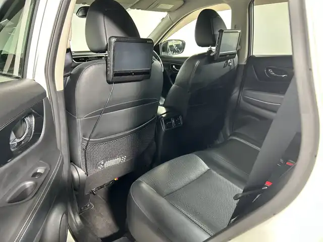 日産 エクストレイル 20X エマージェンシーブレーキ 神奈川県 2016(平28)年 5.4万km ブリリアントホワイトパール 社外9型SDナビゲーション【CN-F1DVD】/フルセグ　Bluetooth　SD　CD DVD　USB　iPod/バックカメラ/車線逸脱警報/エマージェンシープレーキ/進入禁止機能/前後ソナー/アイドリングストップ/ブラックセルクロス/フレーザークロスパートナー防水シート/前席シートヒーター/革巻きステアリング/ステアリングスイッチ/純正ビルトインＥＴＣ/社外前方ドライブレコーダー/社外GPSレーダー/ＥＣＯ/プッシュスタート/インテリジェントキー/LEDヘッドランプ/オートライト/純正17インチアルミホイール/純正リアスポイラー/スペアキー2本