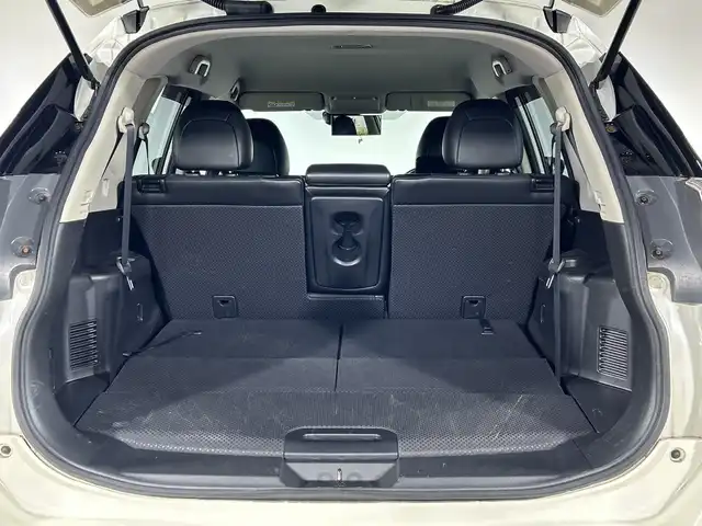 日産 エクストレイル 20X エマージェンシーブレーキ 神奈川県 2016(平28)年 5.4万km ブリリアントホワイトパール 社外9型SDナビゲーション【CN-F1DVD】/フルセグ　Bluetooth　SD　CD DVD　USB　iPod/バックカメラ/車線逸脱警報/エマージェンシープレーキ/進入禁止機能/前後ソナー/アイドリングストップ/ブラックセルクロス/フレーザークロスパートナー防水シート/前席シートヒーター/革巻きステアリング/ステアリングスイッチ/純正ビルトインＥＴＣ/社外前方ドライブレコーダー/社外GPSレーダー/ＥＣＯ/プッシュスタート/インテリジェントキー/LEDヘッドランプ/オートライト/純正17インチアルミホイール/純正リアスポイラー/スペアキー2本