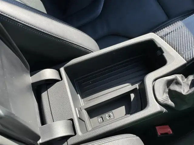 ＢＭＷ Ｍ４ クーペ 新潟県 2015(平27)年 5.2万km ミネラルホワイト 純正HDDナビ/CD/DVD/BT/フルセグテレビ/ミュージックサーバー/バックカメラ/ETC/衝突被害軽減ブレーキ/レーンキープアシスト/クルーズコントロール/革シート/パワーシート/シートヒーター /パドルシフト/ステアリングスイッチ/コーナーセンサー/スマートキー/プッシュスタート/LEDヘッドライト/オートライト/純正19インチアルミホイール