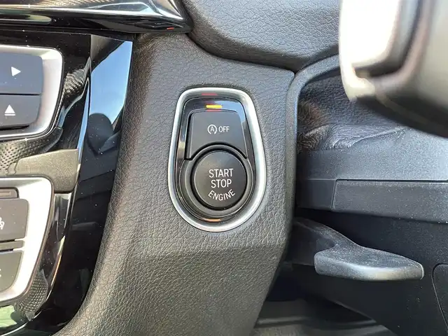 ＢＭＷ Ｍ４ クーペ 新潟県 2015(平27)年 5.2万km ミネラルホワイト 純正HDDナビ/CD/DVD/BT/フルセグテレビ/ミュージックサーバー/バックカメラ/ETC/衝突被害軽減ブレーキ/レーンキープアシスト/クルーズコントロール/革シート/パワーシート/シートヒーター /パドルシフト/ステアリングスイッチ/コーナーセンサー/スマートキー/プッシュスタート/LEDヘッドライト/オートライト/純正19インチアルミホイール