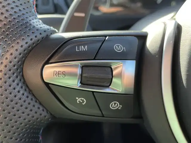 ＢＭＷ Ｍ４ クーペ 新潟県 2015(平27)年 5.2万km ミネラルホワイト 純正HDDナビ/CD/DVD/BT/フルセグテレビ/ミュージックサーバー/バックカメラ/ETC/衝突被害軽減ブレーキ/レーンキープアシスト/クルーズコントロール/革シート/パワーシート/シートヒーター /パドルシフト/ステアリングスイッチ/コーナーセンサー/スマートキー/プッシュスタート/LEDヘッドライト/オートライト/純正19インチアルミホイール