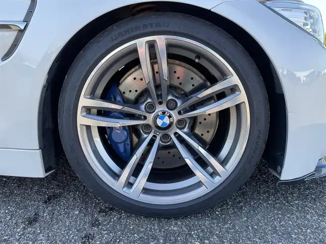 ＢＭＷ Ｍ４ クーペ 新潟県 2015(平27)年 5.2万km ミネラルホワイト 純正HDDナビ/CD/DVD/BT/フルセグテレビ/ミュージックサーバー/バックカメラ/ETC/衝突被害軽減ブレーキ/レーンキープアシスト/クルーズコントロール/革シート/パワーシート/シートヒーター /パドルシフト/ステアリングスイッチ/コーナーセンサー/スマートキー/プッシュスタート/LEDヘッドライト/オートライト/純正19インチアルミホイール