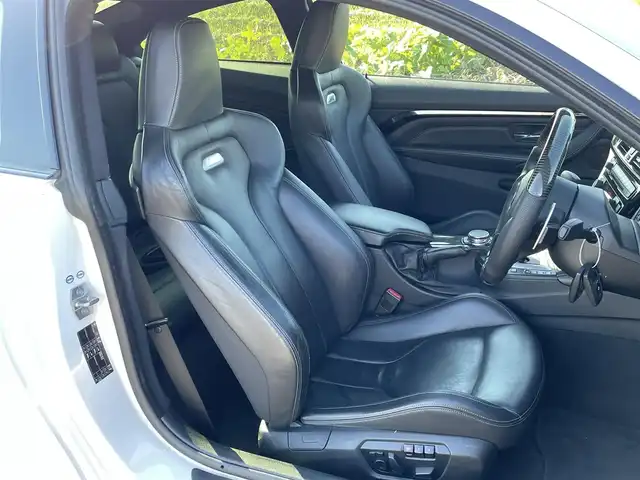 ＢＭＷ Ｍ４ クーペ 新潟県 2015(平27)年 5.2万km ミネラルホワイト 純正HDDナビ/CD/DVD/BT/フルセグテレビ/ミュージックサーバー/バックカメラ/ETC/衝突被害軽減ブレーキ/レーンキープアシスト/クルーズコントロール/革シート/パワーシート/シートヒーター /パドルシフト/ステアリングスイッチ/コーナーセンサー/スマートキー/プッシュスタート/LEDヘッドライト/オートライト/純正19インチアルミホイール