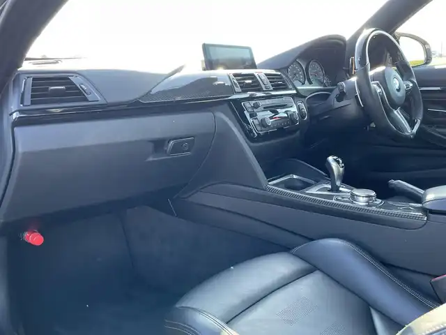 ＢＭＷ Ｍ４ クーペ 新潟県 2015(平27)年 5.2万km ミネラルホワイト 純正HDDナビ/CD/DVD/BT/フルセグテレビ/ミュージックサーバー/バックカメラ/ETC/衝突被害軽減ブレーキ/レーンキープアシスト/クルーズコントロール/革シート/パワーシート/シートヒーター /パドルシフト/ステアリングスイッチ/コーナーセンサー/スマートキー/プッシュスタート/LEDヘッドライト/オートライト/純正19インチアルミホイール