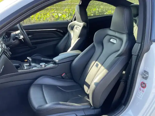 ＢＭＷ Ｍ４ クーペ 新潟県 2015(平27)年 5.2万km ミネラルホワイト 純正HDDナビ/CD/DVD/BT/フルセグテレビ/ミュージックサーバー/バックカメラ/ETC/衝突被害軽減ブレーキ/レーンキープアシスト/クルーズコントロール/革シート/パワーシート/シートヒーター /パドルシフト/ステアリングスイッチ/コーナーセンサー/スマートキー/プッシュスタート/LEDヘッドライト/オートライト/純正19インチアルミホイール