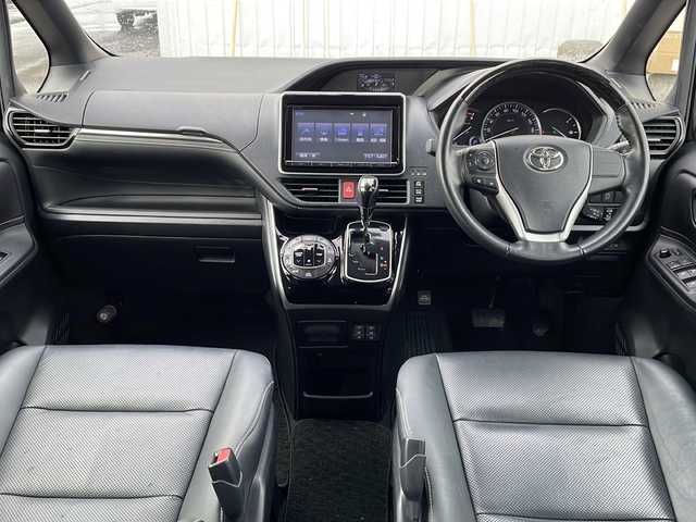 トヨタ エスクァイア Gi 道北・旭川 2015(平27)年 7.2万km スパークリングブラックパールクリスタルシャイン /4WD//禁煙車//純正9型ナビ//CD/DVD/SD/MSV/BT/フルセグ//純正11型フリップダウンモニター//両側パワースライドドア//合皮黒シート//シートヒーター//バックカメラ//クルーズコントロール//アイドリングストップ//オートハイビーム//オートライト//LEDヘッドライト//フォグライト//ビルトインETC//前後ドライブレコーダー//オートリトラミラー//サンシェード//純正フロアマット//ドアバイザー//プッシュスタート//保証書