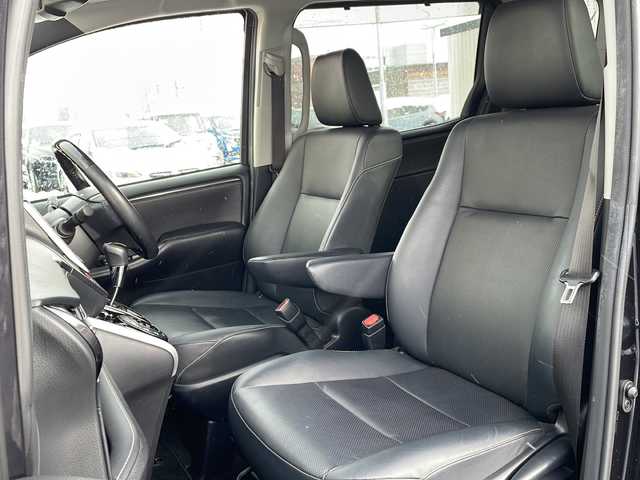 トヨタ エスクァイア Gi 道北・旭川 2015(平27)年 7.2万km スパークリングブラックパールクリスタルシャイン /4WD//禁煙車//純正9型ナビ//CD/DVD/SD/MSV/BT/フルセグ//純正11型フリップダウンモニター//両側パワースライドドア//合皮黒シート//シートヒーター//バックカメラ//クルーズコントロール//アイドリングストップ//オートハイビーム//オートライト//LEDヘッドライト//フォグライト//ビルトインETC//前後ドライブレコーダー//オートリトラミラー//サンシェード//純正フロアマット//ドアバイザー//プッシュスタート//保証書