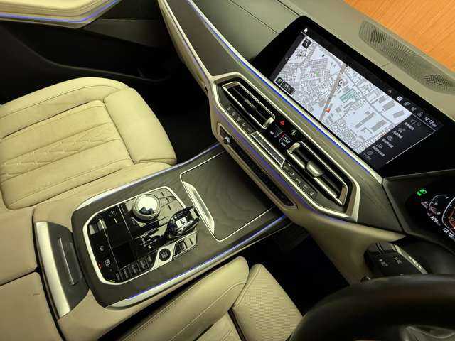 ＢＭＷ ＢＭＷ Ｘ７ xDrive40d Mスポーツ 千葉県 2021(令3)年 3.5万km 白 6人乗り　/ウェルネスパッケージ　/スカイラウンジパノラマSR　/白革シート　/harmankardonサウンド　/ディスプレイキー　/ACC　/ナビ　/TV　/360°　/Bluetooth接続　/CarPlay　/HUD　/レーザーライト　/ETC　/ドラレコ