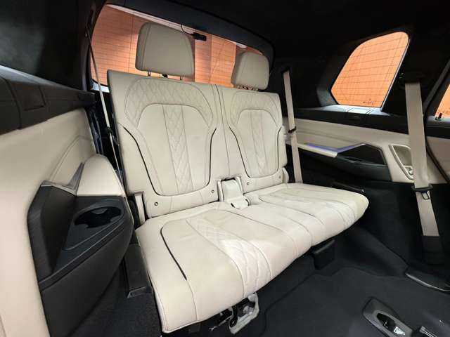 ＢＭＷ ＢＭＷ Ｘ７ xDrive40d Mスポーツ 千葉県 2021(令3)年 3.5万km 白 6人乗り　/ウェルネスパッケージ　/スカイラウンジパノラマSR　/白革シート　/harmankardonサウンド　/ディスプレイキー　/ACC　/ナビ　/TV　/360°　/Bluetooth接続　/CarPlay　/HUD　/レーザーライト　/ETC　/ドラレコ