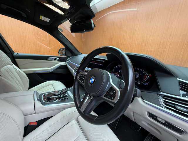 ＢＭＷ ＢＭＷ Ｘ７ xDrive40d Mスポーツ 千葉県 2021(令3)年 3.5万km 白 6人乗り　/ウェルネスパッケージ　/スカイラウンジパノラマSR　/白革シート　/harmankardonサウンド　/ディスプレイキー　/ACC　/ナビ　/TV　/360°　/Bluetooth接続　/CarPlay　/HUD　/レーザーライト　/ETC　/ドラレコ