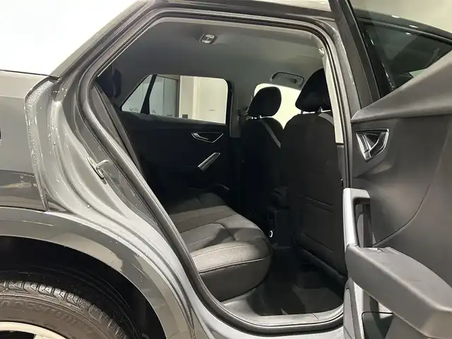 アウディ Ｑ２ 愛知県 2019(令1)年 3万km グレー LEDヘッドライト/バックモニタ―/クルーズコントロール/パワーバックドア/シートヒーター