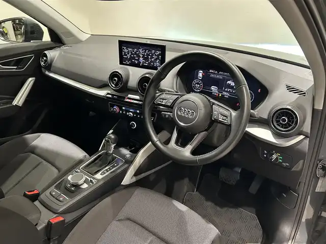 アウディ Ｑ２ 愛知県 2019(令1)年 3万km グレー LEDヘッドライト/バックモニタ―/クルーズコントロール/パワーバックドア/シートヒーター