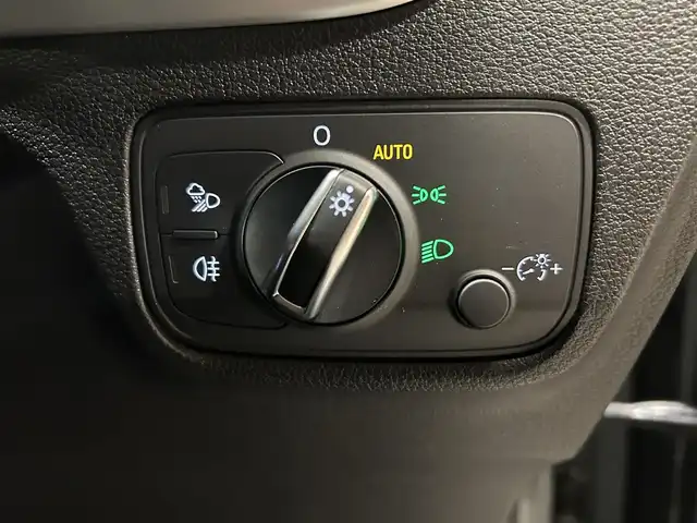 アウディ Ｑ２ 愛知県 2019(令1)年 3万km グレー LEDヘッドライト/バックモニタ―/クルーズコントロール/パワーバックドア/シートヒーター