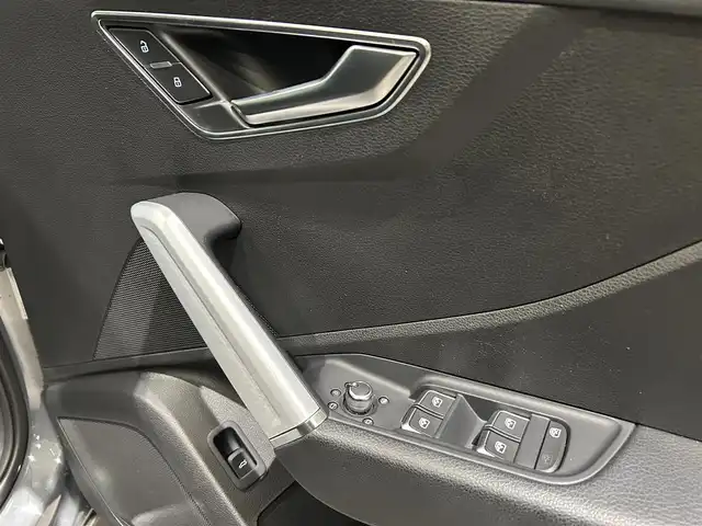 アウディ Ｑ２ 愛知県 2019(令1)年 3万km グレー LEDヘッドライト/バックモニタ―/クルーズコントロール/パワーバックドア/シートヒーター