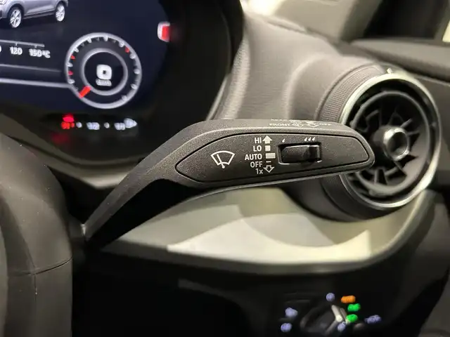 アウディ Ｑ２ 愛知県 2019(令1)年 3万km グレー LEDヘッドライト/バックモニタ―/クルーズコントロール/パワーバックドア/シートヒーター