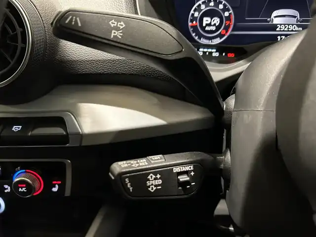 アウディ Ｑ２ 愛知県 2019(令1)年 3万km グレー LEDヘッドライト/バックモニタ―/クルーズコントロール/パワーバックドア/シートヒーター