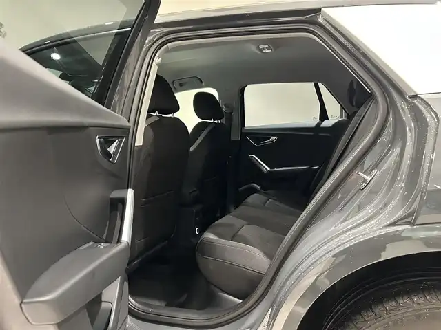 アウディ Ｑ２ 愛知県 2019(令1)年 3万km グレー LEDヘッドライト/バックモニタ―/クルーズコントロール/パワーバックドア/シートヒーター