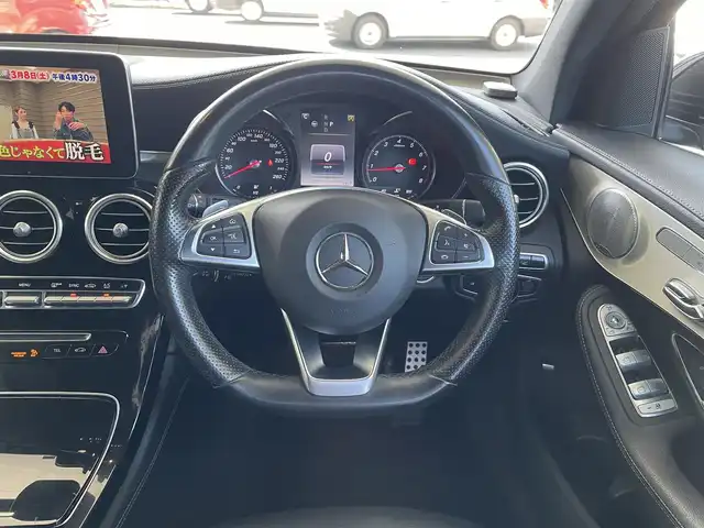 メルセデス・ベンツ ＧＬＣ２５０ 4マチックスポーツ 本革 東京都 2016(平28)年 4.2万km オブシディアンブラック 本革仕様/パノラミックスライディングルーフ/エアバランスパッケージ/・空気清浄機能/Burmesterサラウンドサウンドシステム/純正ナビ/・Bluetoothオーディオ/USBオーディオ/フルセグTV/DVD/レーダーセーフティパッケージ/・PRE-SAFEブレーキ/・アクティブブラインドスポットアシスト/・ディストロニックプラス/・ブレーキアシストプラス/・アクティブレーンキーピングアシスト/LEDインテリジェントライトシステム/ヘッドアップディスプレイ/パワーバックドア/スポーツサスペンション/純正ETC/取扱説明書/保証書/スペアキー1本