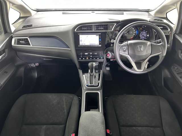 ホンダ シャトル G 道央・札幌 2015(平27)年 1万km クリスタルブラックパール 純正7型ナビ/Bluetooth/フルセグTV/バックカメラ/ETC/オートエアコン/スマートキー/プッシュスタート/ハロゲンヘッドライト/フロアマット/盗難防止装置/横滑り防止装置/ABS/ダブルエアバッグ