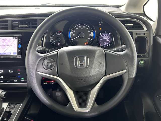ホンダ シャトル G 道央・札幌 2015(平27)年 1万km クリスタルブラックパール 純正7型ナビ/Bluetooth/フルセグTV/バックカメラ/ETC/オートエアコン/スマートキー/プッシュスタート/ハロゲンヘッドライト/フロアマット/盗難防止装置/横滑り防止装置/ABS/ダブルエアバッグ