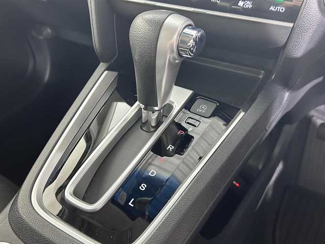 ホンダ シャトル G 道央・札幌 2015(平27)年 1万km クリスタルブラックパール 純正7型ナビ/Bluetooth/フルセグTV/バックカメラ/ETC/オートエアコン/スマートキー/プッシュスタート/ハロゲンヘッドライト/フロアマット/盗難防止装置/横滑り防止装置/ABS/ダブルエアバッグ