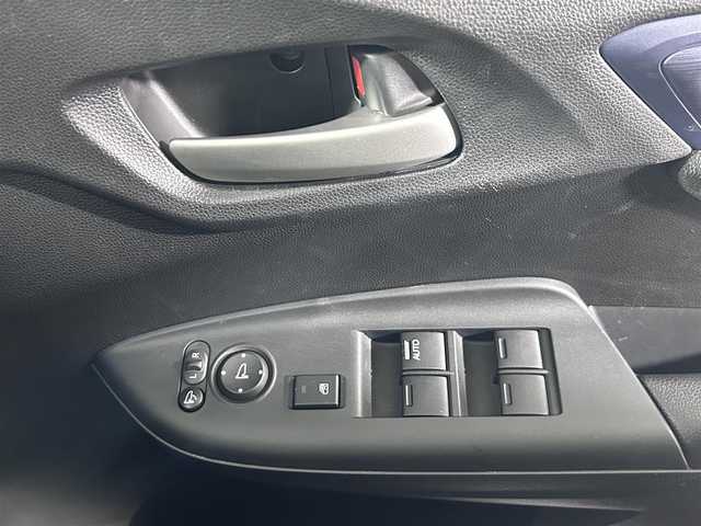 ホンダ シャトル G 道央・札幌 2015(平27)年 1万km クリスタルブラックパール 純正7型ナビ/Bluetooth/フルセグTV/バックカメラ/ETC/オートエアコン/スマートキー/プッシュスタート/ハロゲンヘッドライト/フロアマット/盗難防止装置/横滑り防止装置/ABS/ダブルエアバッグ