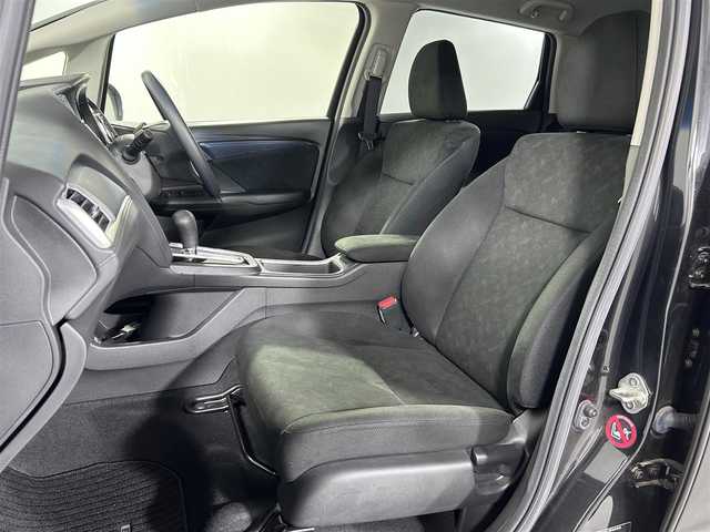 ホンダ シャトル G 道央・札幌 2015(平27)年 1万km クリスタルブラックパール 純正7型ナビ/Bluetooth/フルセグTV/バックカメラ/ETC/オートエアコン/スマートキー/プッシュスタート/ハロゲンヘッドライト/フロアマット/盗難防止装置/横滑り防止装置/ABS/ダブルエアバッグ