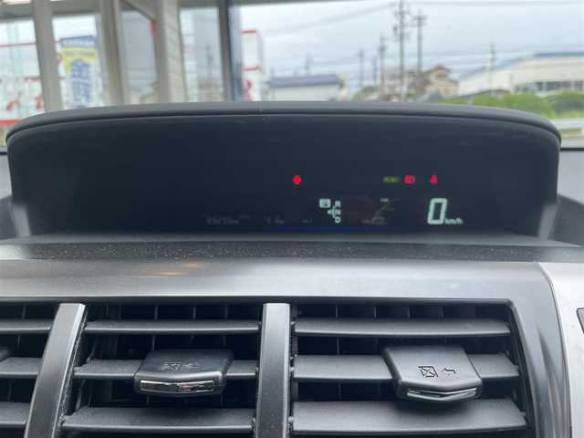 トヨタ プリウス α S Lセレクション 愛知県 2013(平25)年 10万km ホワイトパールクリスタルシャイン (株)IDOMが運営する【じしゃロン豊川店】の自社ローン専用車両になります。こちらは現金またはオートローンご利用時の価格です。自社ローンご希望の方は別途その旨お申付け下さい/ 社外メモリナビ/　◯ CD再生機能/　◯ DVD再生機能/　◯ フルセグ対応TV/　◯ BT対応/ バックカメラ/ ETC/ ステアリングスイッチ/ プッシュスタート/ オートライト/ ドアバイザー/ ウインカーミラー/ 純正フロアマット
