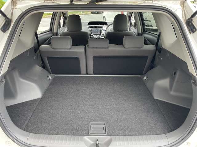 トヨタ プリウス α S Lセレクション 愛知県 2013(平25)年 10万km ホワイトパールクリスタルシャイン (株)IDOMが運営する【じしゃロン豊川店】の自社ローン専用車両になります。こちらは現金またはオートローンご利用時の価格です。自社ローンご希望の方は別途その旨お申付け下さい/ 社外メモリナビ/　◯ CD再生機能/　◯ DVD再生機能/　◯ フルセグ対応TV/　◯ BT対応/ バックカメラ/ ETC/ ステアリングスイッチ/ プッシュスタート/ オートライト/ ドアバイザー/ ウインカーミラー/ 純正フロアマット