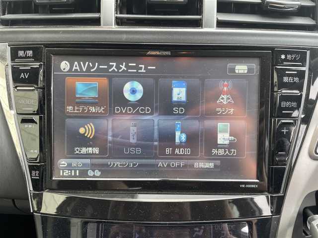 トヨタ プリウス α S Lセレクション 愛知県 2013(平25)年 10万km ホワイトパールクリスタルシャイン (株)IDOMが運営する【じしゃロン豊川店】の自社ローン専用車両になります。こちらは現金またはオートローンご利用時の価格です。自社ローンご希望の方は別途その旨お申付け下さい/ 社外メモリナビ/　◯ CD再生機能/　◯ DVD再生機能/　◯ フルセグ対応TV/　◯ BT対応/ バックカメラ/ ETC/ ステアリングスイッチ/ プッシュスタート/ オートライト/ ドアバイザー/ ウインカーミラー/ 純正フロアマット