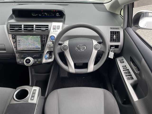 トヨタ プリウス α S Lセレクション 愛知県 2013(平25)年 10万km ホワイトパールクリスタルシャイン (株)IDOMが運営する【じしゃロン豊川店】の自社ローン専用車両になります。こちらは現金またはオートローンご利用時の価格です。自社ローンご希望の方は別途その旨お申付け下さい/ 社外メモリナビ/　◯ CD再生機能/　◯ DVD再生機能/　◯ フルセグ対応TV/　◯ BT対応/ バックカメラ/ ETC/ ステアリングスイッチ/ プッシュスタート/ オートライト/ ドアバイザー/ ウインカーミラー/ 純正フロアマット