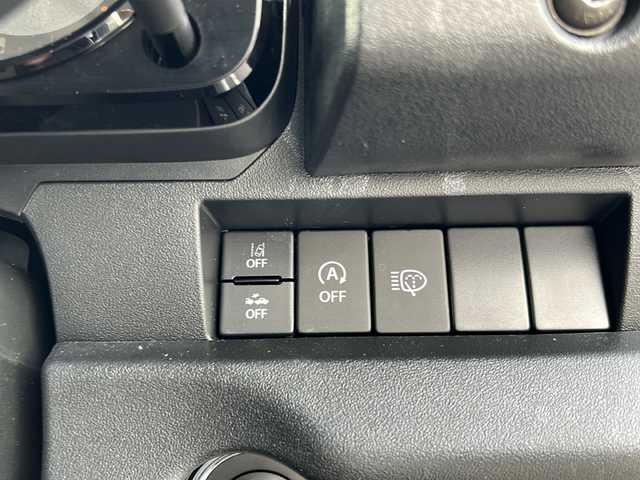 スズキ ジムニー XC 佐賀県 2024(令6)年 0.3万km ミディアムグレー ワンオーナー/4WD/レーンキープアシスト/衝突軽減システム/クルーズコントロール/LEDオートライト／オートマチックハイビーム/オートエアコン/シートヒーター/ETC/布系シート/背面タイヤ/アイドリングストップ/横滑り装置/ダウンヒルアシストコントロール/エアバッグW＋サイド／カーテンエアバッグ革巻きステアリング/電格ウィンカーミラー/プッシュスタート