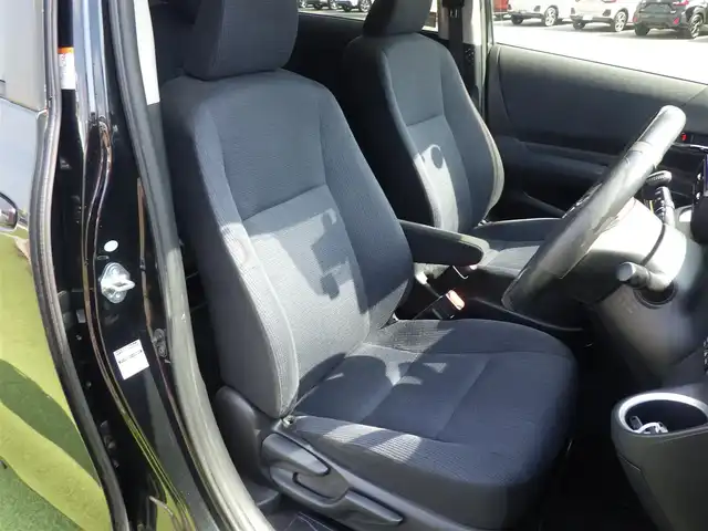 トヨタ シエンタ ハイブリッド G 千葉県 2016(平28)年 4.9万km ブラックマイカ Toyota Safety Sense/・プリクラッシュセーフティ/・レーンディパーチャーアラート/・オートハイビーム/両側パワースライドドア/純正SDナビ/地デジTV/【DVD/CD再生機能　Bluetooth接続】/バックカメラ/ドライブレコーダー（CSD-630FH）/ETC/LEDヘッドライト/フォグライト/ウインカーミラー/純正15インチアルミホイル/スマートキー