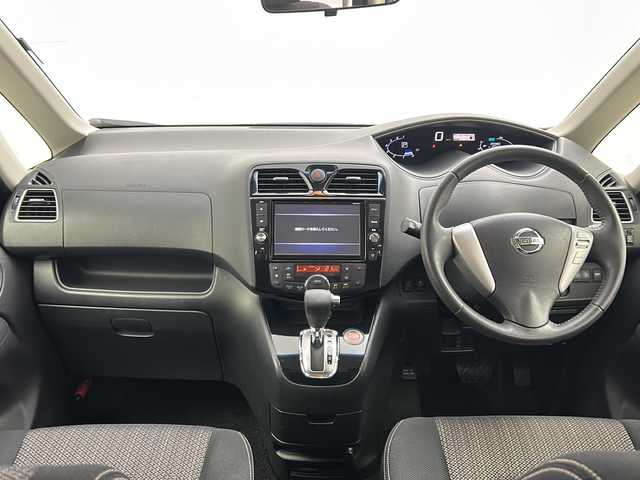 日産 セレナ HWS S HV Vセレ +Sefty 群馬県 2014(平26)年 8.4万km ブリリアントホワイトパール 純正8型ナビ 純正10型後席モニター　バックカメラ　両側電動スライドドア　衝突被害軽減ブレーキ　アイドリングストップ　レーンキープアシスト　オートライト　LEDヘッドライト　オートライト　禁煙車