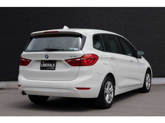 ＢＭＷ ２１８ｉ グランツアラー 大分県 2017(平29)年 1.4万km アルピンホワイトⅢ 当店買取車両/インテリジェントセーフティ/純正ナビ/Bluetooth/CD/DVD/バックカメラ/純正16インチAW/純正フロアマット/ミラー一体型ETC/電動リアゲート/スマートキー/アンビエントライト
