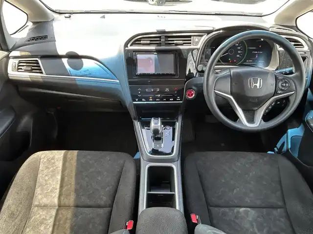 ホンダ シャトル ハイブリッド ホンダセンシング 島根県 2019(平31)年 8.5万km プラチナホワイトパール 4WD/社外ナビ/CD/ワンセグTV/レーダークルーズコントロール/スマートキー/スペアキー /プッシュスタート/ホイール付きスタッドレス積込/フロアマット/ドアバイザー/ドライブレコーダー/ETC/電動格納ミラー/レーンキープ/Fワイパーデアイサー