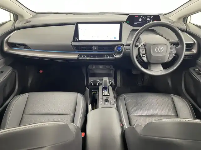 トヨタ プリウス Z 埼玉県 2023(令5)年 3.2万km プラチナホワイトパールマイカ 純正12.3インチディスプレイナビ　/地デジフルセグ　/アラウンドビューモニター　/ブラインドスポットモニター　　/黒レザーシート　/ETC2.0車載器　/ＬＥＤヘッドライト　/トヨタチームメイト　/運転席パワーシート/シートヒーター/エアーシート/ステアリングヒーター/純正19インチアルミホイール/パワーテールゲート/純正前後ドライブレコーダー