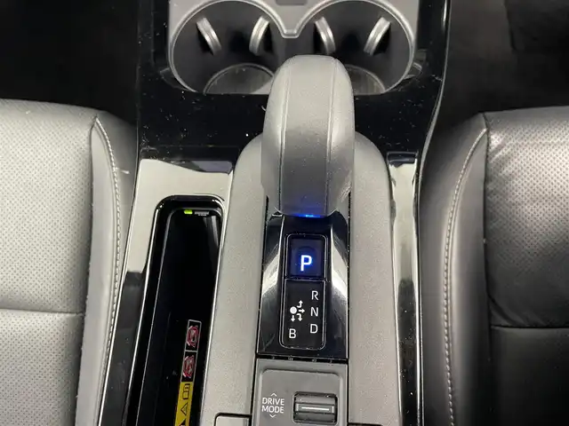 トヨタ プリウス Z 埼玉県 2023(令5)年 3.2万km プラチナホワイトパールマイカ 純正12.3インチディスプレイナビ　/地デジフルセグ　/アラウンドビューモニター　/ブラインドスポットモニター　　/黒レザーシート　/ETC2.0車載器　/ＬＥＤヘッドライト　/トヨタチームメイト　/運転席パワーシート/シートヒーター/エアーシート/ステアリングヒーター/純正19インチアルミホイール/パワーテールゲート/純正前後ドライブレコーダー