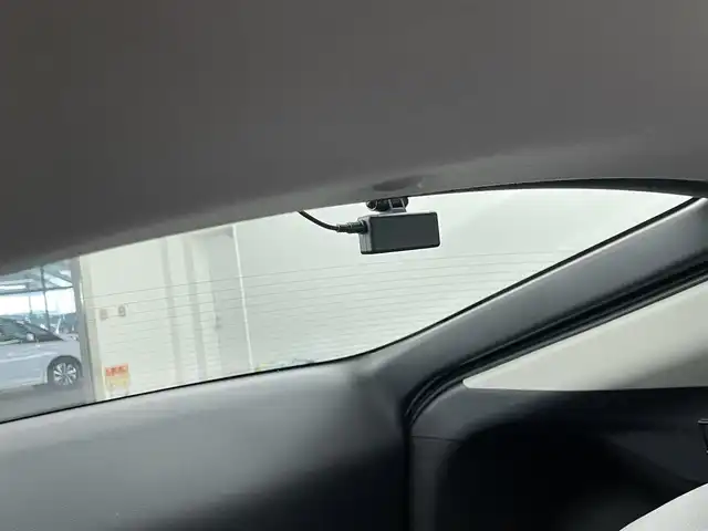 トヨタ プリウス Z 埼玉県 2023(令5)年 3.2万km プラチナホワイトパールマイカ 純正12.3インチディスプレイナビ　/地デジフルセグ　/アラウンドビューモニター　/ブラインドスポットモニター　　/黒レザーシート　/ETC2.0車載器　/ＬＥＤヘッドライト　/トヨタチームメイト　/運転席パワーシート/シートヒーター/エアーシート/ステアリングヒーター/純正19インチアルミホイール/パワーテールゲート/純正前後ドライブレコーダー