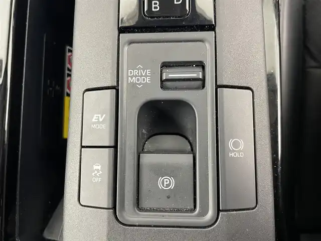 トヨタ プリウス Z 埼玉県 2023(令5)年 3.2万km プラチナホワイトパールマイカ 純正12.3インチディスプレイナビ　/地デジフルセグ　/アラウンドビューモニター　/ブラインドスポットモニター　　/黒レザーシート　/ETC2.0車載器　/ＬＥＤヘッドライト　/トヨタチームメイト　/運転席パワーシート/シートヒーター/エアーシート/ステアリングヒーター/純正19インチアルミホイール/パワーテールゲート/純正前後ドライブレコーダー