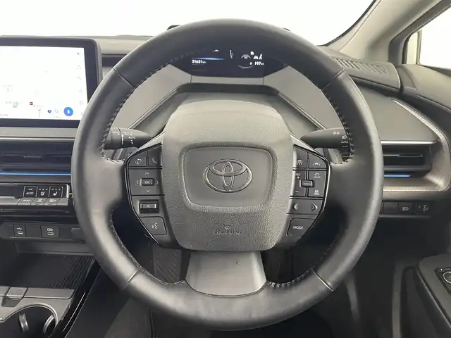 トヨタ プリウス Z 埼玉県 2023(令5)年 3.2万km プラチナホワイトパールマイカ 純正12.3インチディスプレイナビ　/地デジフルセグ　/アラウンドビューモニター　/ブラインドスポットモニター　　/黒レザーシート　/ETC2.0車載器　/ＬＥＤヘッドライト　/トヨタチームメイト　/運転席パワーシート/シートヒーター/エアーシート/ステアリングヒーター/純正19インチアルミホイール/パワーテールゲート/純正前後ドライブレコーダー