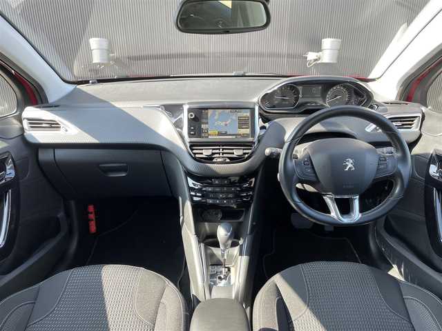 プジョー ２０８ アリュール ファンエディション 長野県 2019(令1)年 1.6万km 赤 パノラミックガラスルーフ/タッチスクリーン　/リアビューカメラ　/Ａｐｐｌｅ　/ＣａｒＰｌａｙ /純正ナビ /フルセグTV /アクティブセーフティブレーキ/クルーズコントロール /純正16インチAW /ETC /保証書