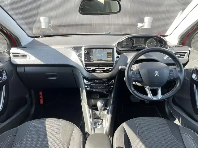 プジョー ２０８ アリュール ファンエディション 長野県 2019(令1)年 1.6万km 赤 パノラミックガラスルーフ/タッチスクリーン　/リアビューカメラ　/Ａｐｐｌｅ　/ＣａｒＰｌａｙ /純正ナビ /フルセグTV /アクティブセーフティブレーキ/クルーズコントロール /純正16インチAW /ETC /保証書