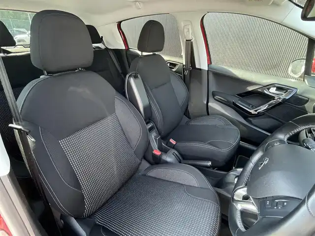 プジョー ２０８ アリュール ファンエディション 長野県 2019(令1)年 1.6万km 赤 パノラミックガラスルーフ/タッチスクリーン　/リアビューカメラ　/Ａｐｐｌｅ　/ＣａｒＰｌａｙ /純正ナビ /フルセグTV /アクティブセーフティブレーキ/クルーズコントロール /純正16インチAW /ETC /保証書