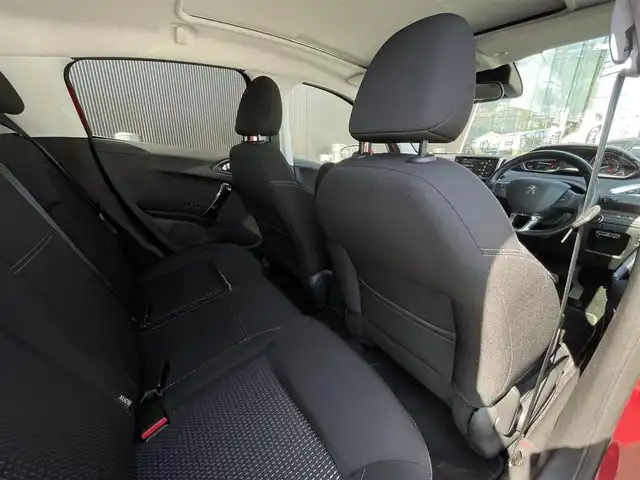 プジョー ２０８ アリュール ファンエディション 長野県 2019(令1)年 1.6万km 赤 パノラミックガラスルーフ/タッチスクリーン　/リアビューカメラ　/Ａｐｐｌｅ　/ＣａｒＰｌａｙ /純正ナビ /フルセグTV /アクティブセーフティブレーキ/クルーズコントロール /純正16インチAW /ETC /保証書