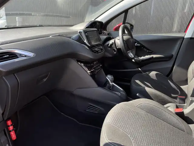 プジョー ２０８ アリュール ファンエディション 長野県 2019(令1)年 1.6万km 赤 パノラミックガラスルーフ/タッチスクリーン　/リアビューカメラ　/Ａｐｐｌｅ　/ＣａｒＰｌａｙ /純正ナビ /フルセグTV /アクティブセーフティブレーキ/クルーズコントロール /純正16インチAW /ETC /保証書